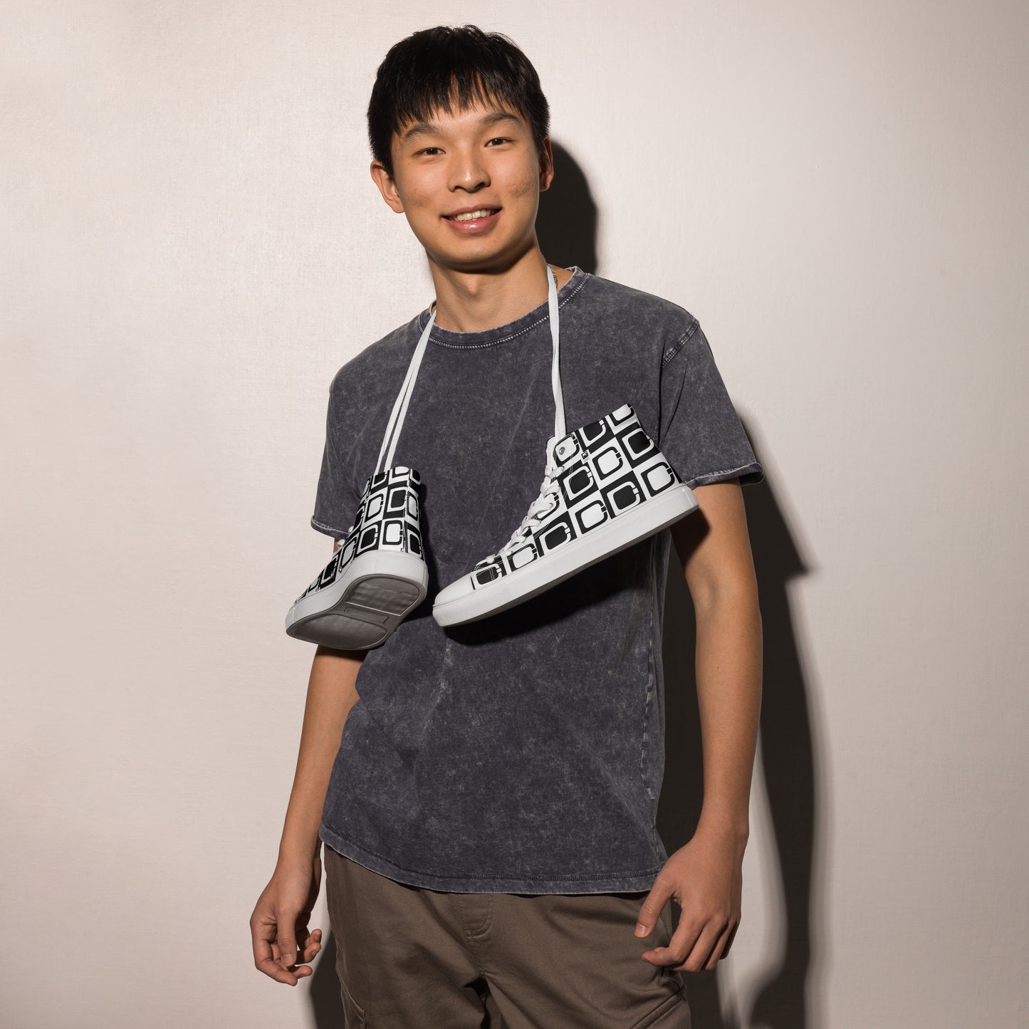 Dmachi Logo high top canvas shoes